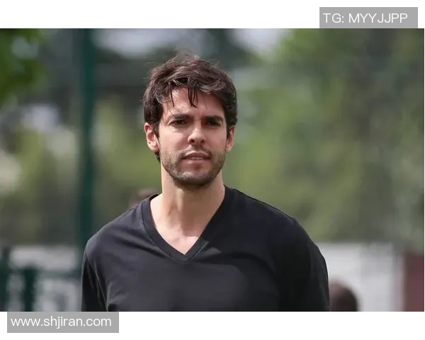 足球明星卡卡经典瞬间回顾与精彩图片分享 足球明星卡卡经典瞬间回顾与精彩图片分享