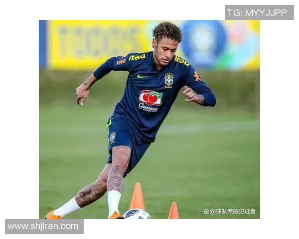 长袖足球明星内马尔的辉煌历程与场上风采解析 长袖足球明星内马尔的辉煌历程与场上风采解析